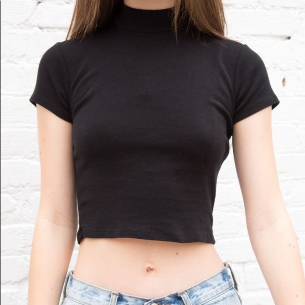 Brandy Melville Ashlyn Turtle/Mock Neck Top Tee Shirt Black